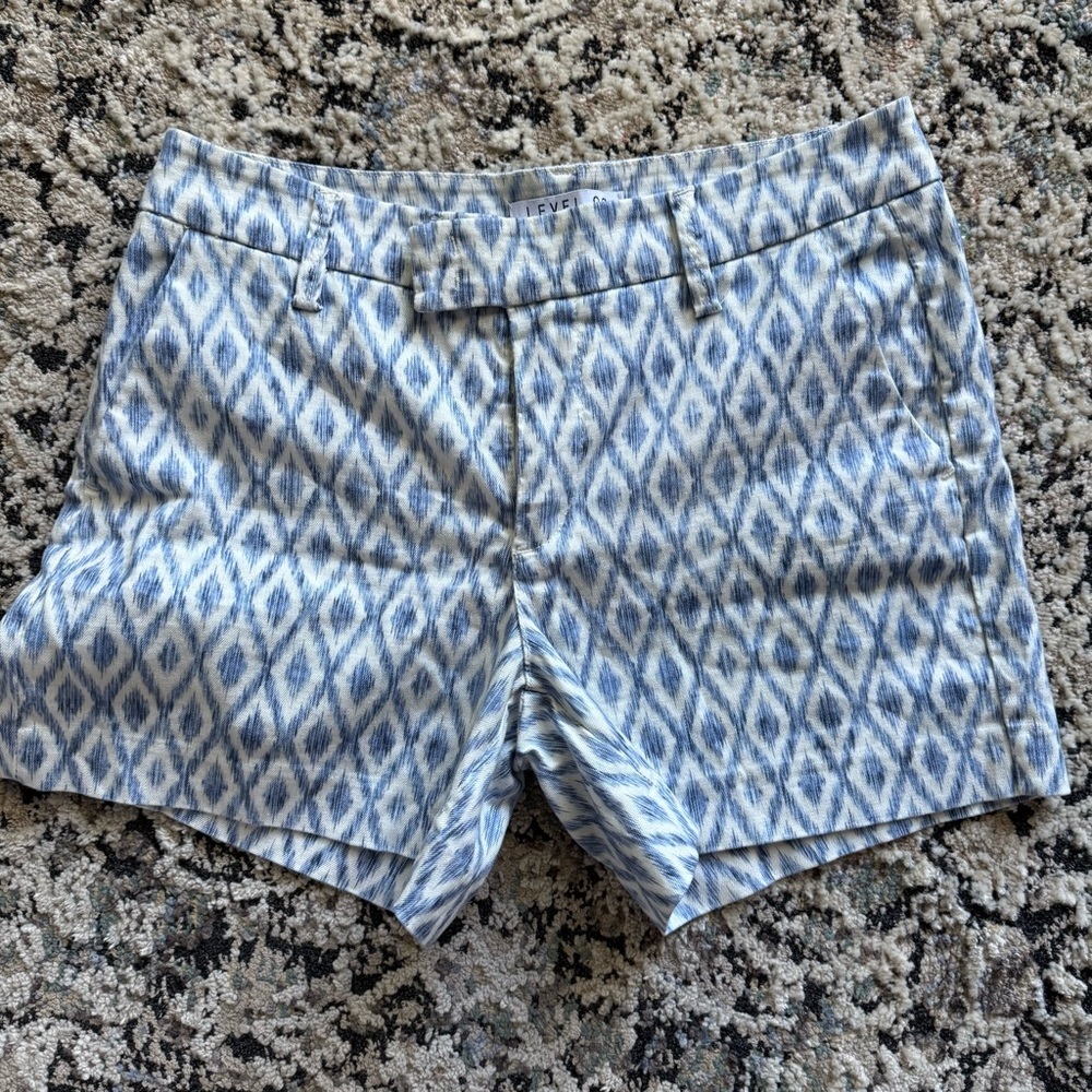 Level 99 Ikat Diamond Print Shorts Blue White Size 27 Flat Front - Picture 3 of 9